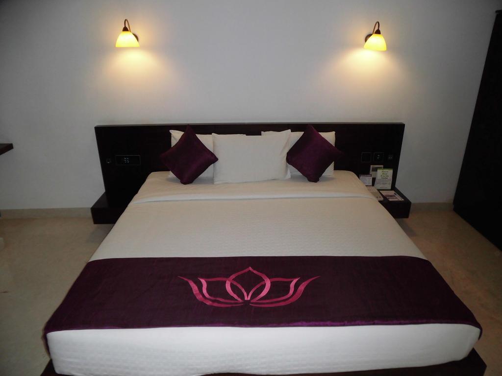 Lakshmi Hotel Thanjavur Room photo