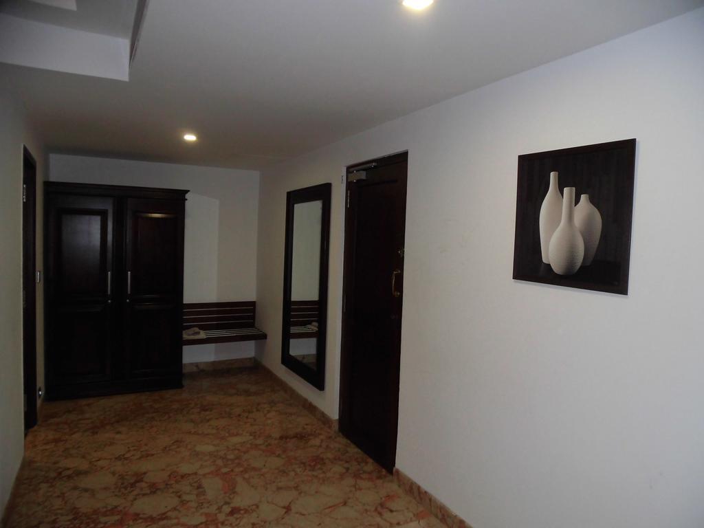 Lakshmi Hotel Thanjavur Room photo