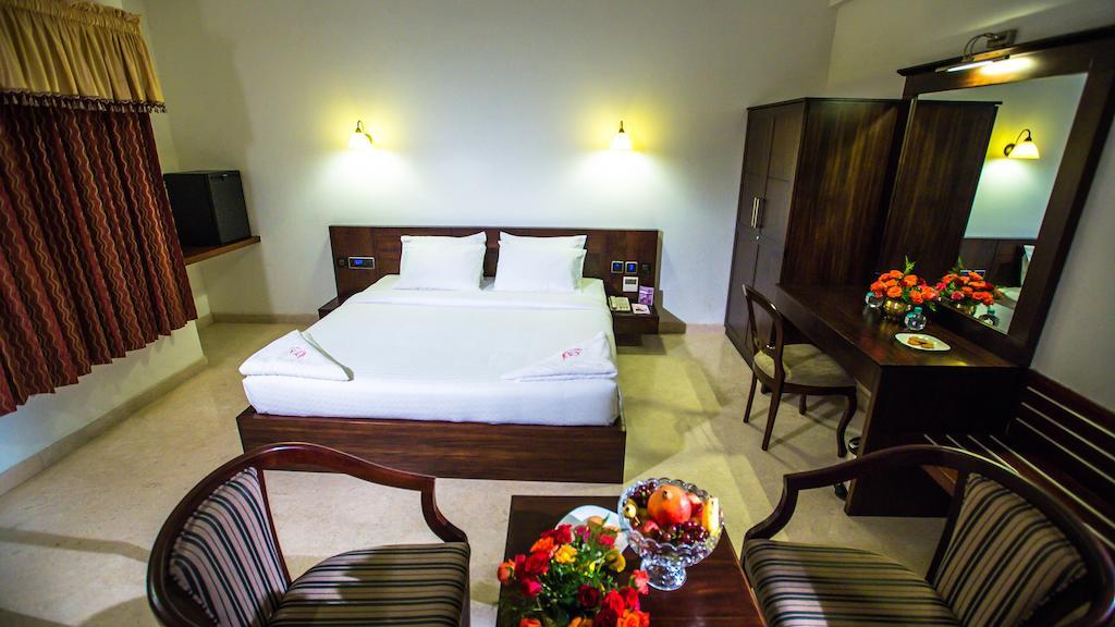 Lakshmi Hotel Thanjavur Room photo